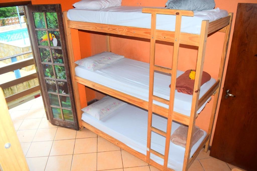 Кровать в общем номере (женский номер) Leo's Clan Beach Hostel
