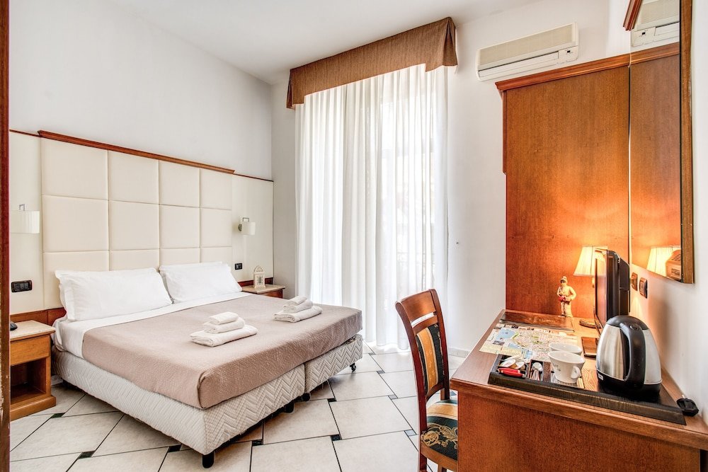 Standard Doppel Zimmer mit Balkon Hotel Garibaldi