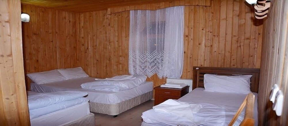 Standard Vierer Zimmer mit Bergblick Uğur Motel
