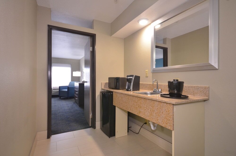 Suite Holiday Inn Express & Suites Fayetteville University of Arkansas Area, an IHG Hotel
