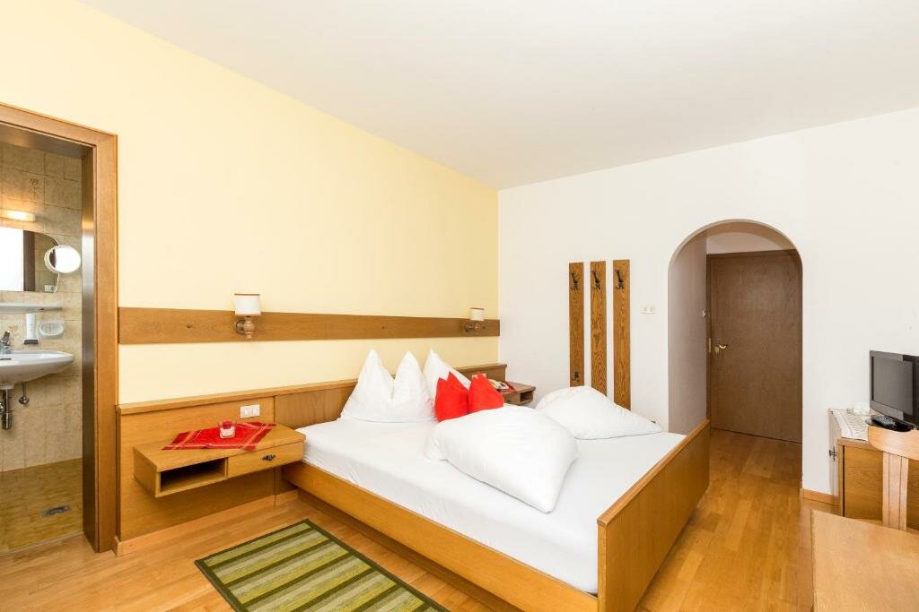 Standard room Hotel Tirolerhof