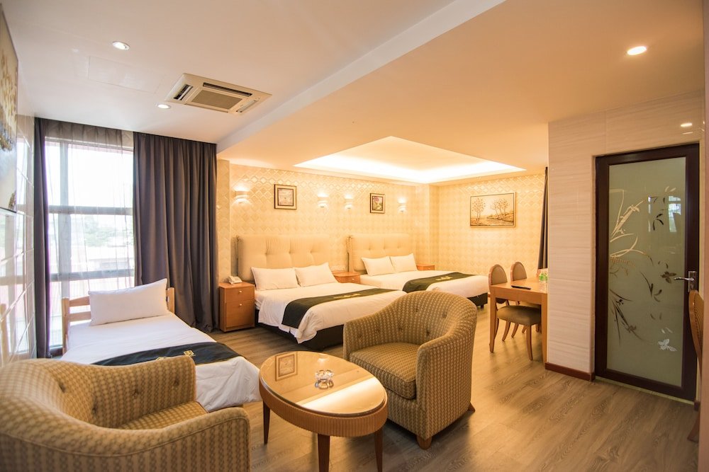 Четырёхместный семейный люкс Suwara Hotel Kepong KL