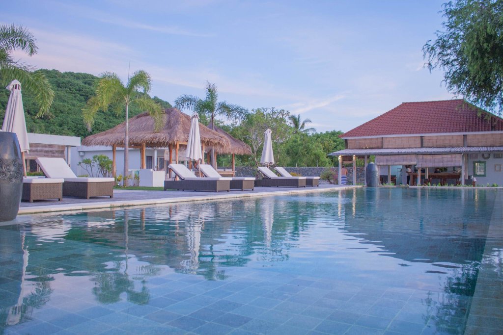 Люкс Mangsit Suites by Holiday Resort Lombok
