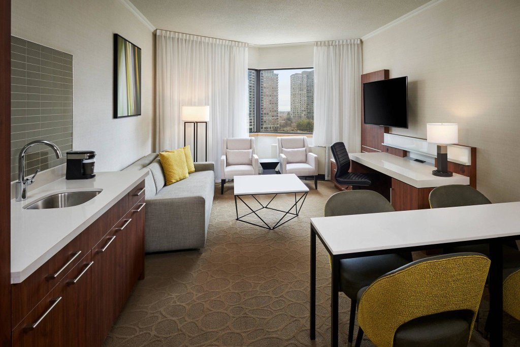 Двухместный люкс Presidential с видом на город Delta Hotels by Marriott Toronto Mississauga