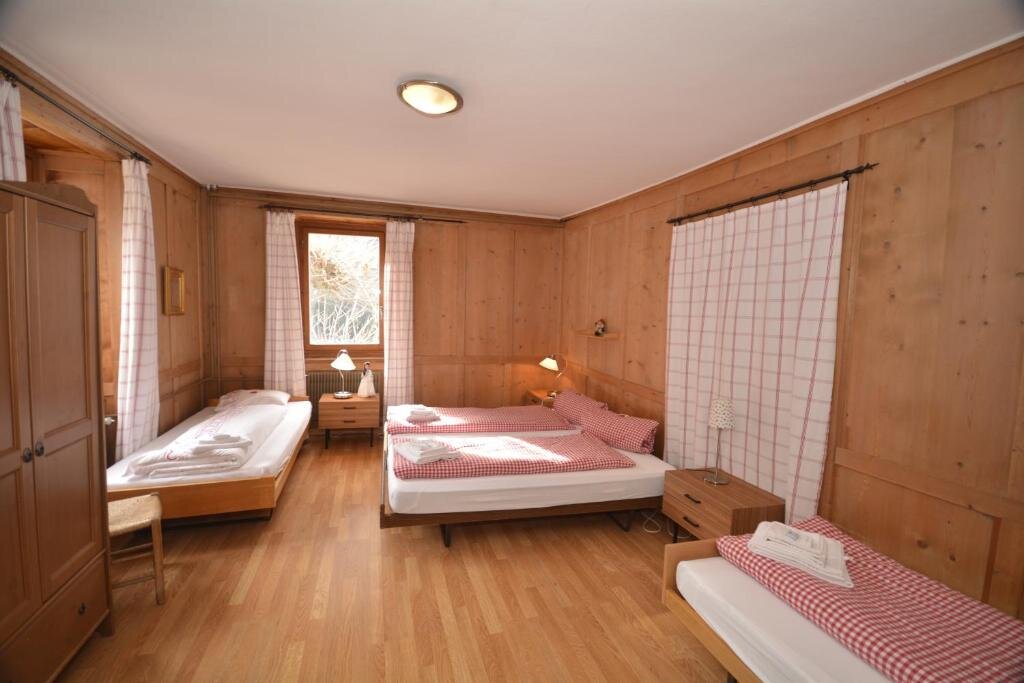 Кровать в общем номере Hotel Schöntal