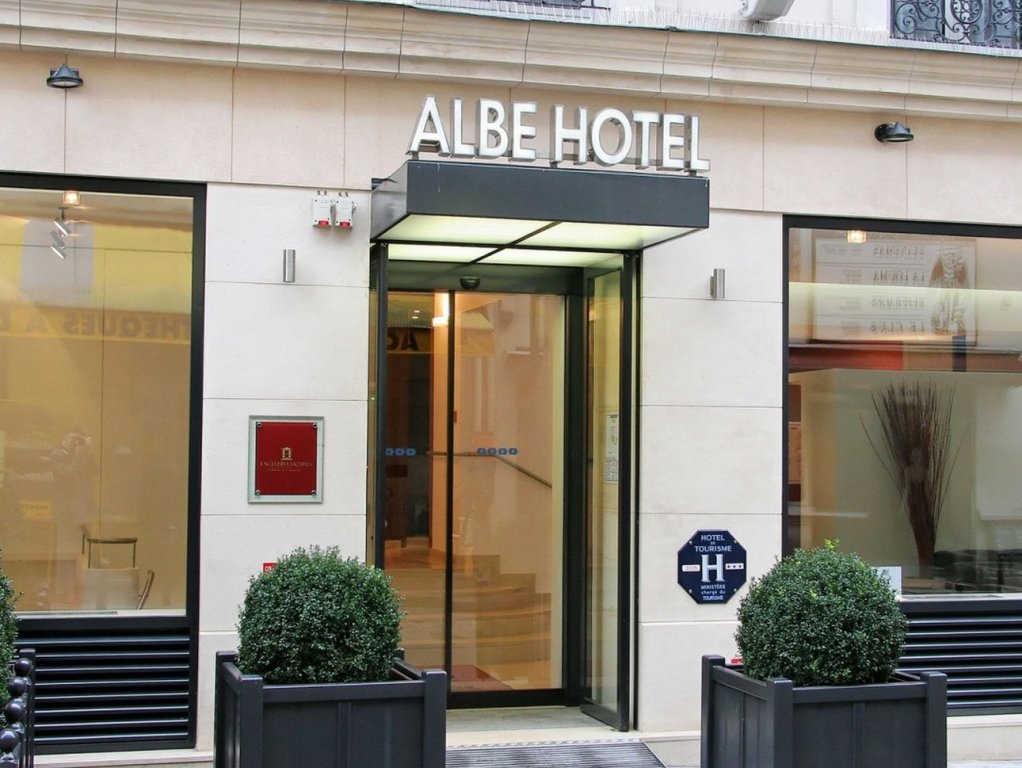 Кровать в общем номере Hôtel Albe Saint Michel