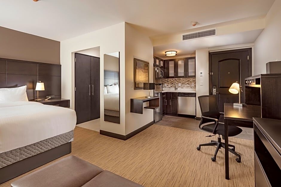 Номер Standard Staybridge Suites - Saltillo, an IHG Hotel