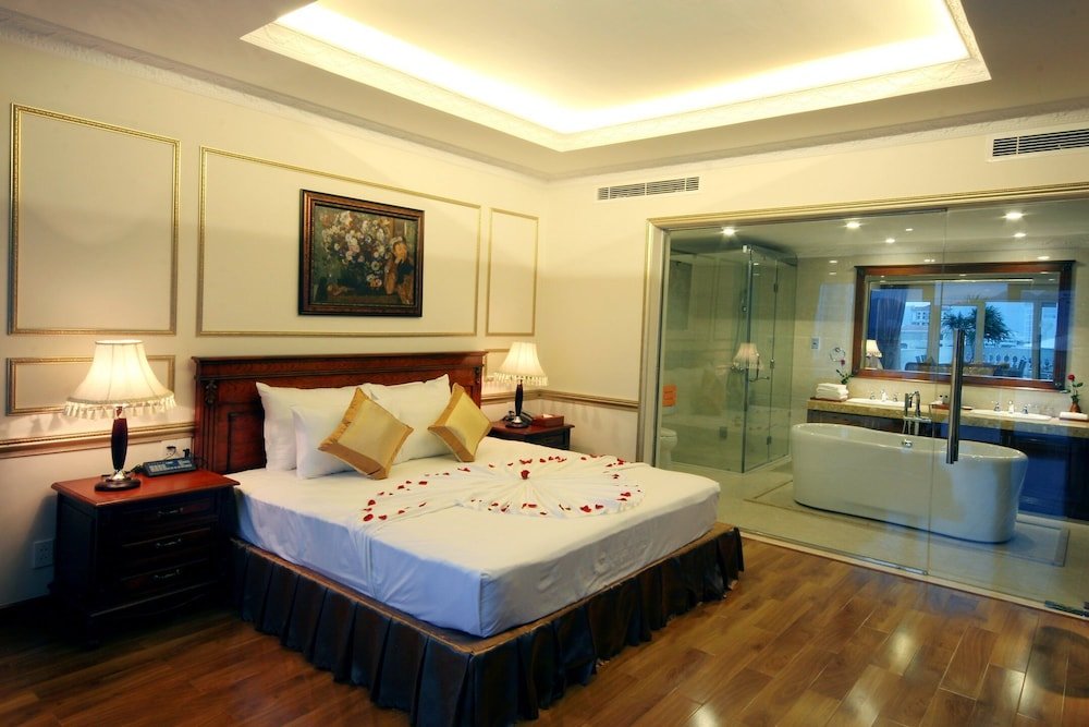 Люкс с балконом Nha Trang Palace Hotel