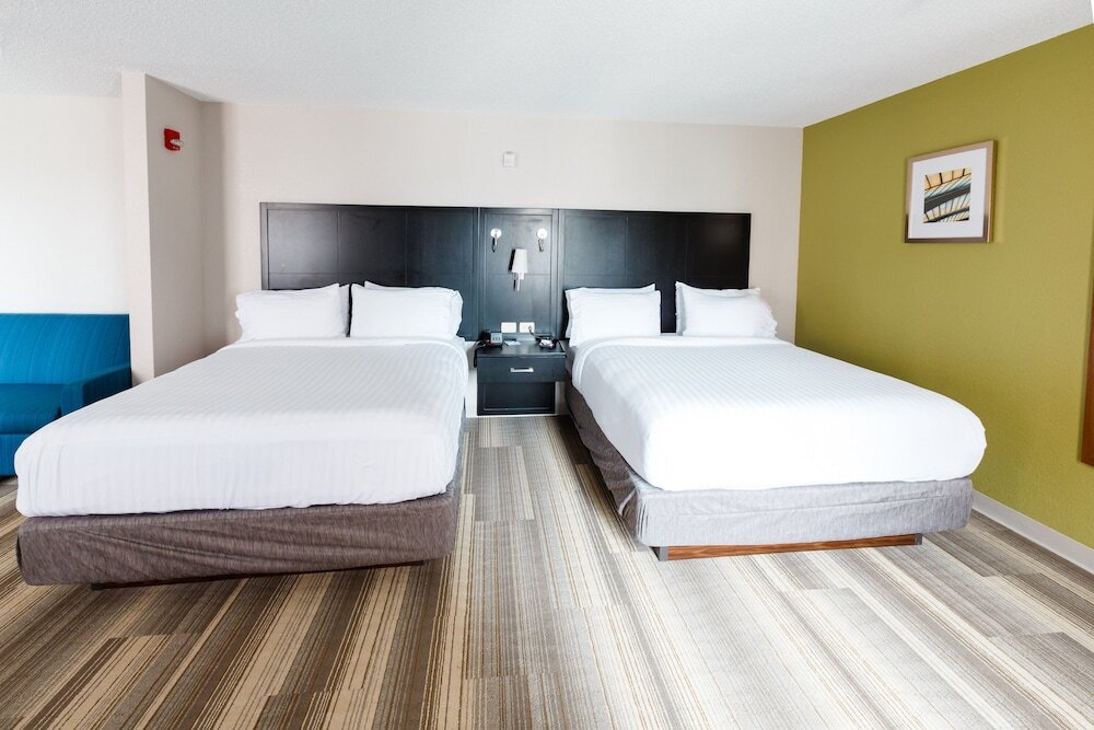 Четырёхместный номер Standard Holiday Inn Express & Suites Shelbyville, an IHG Hotel