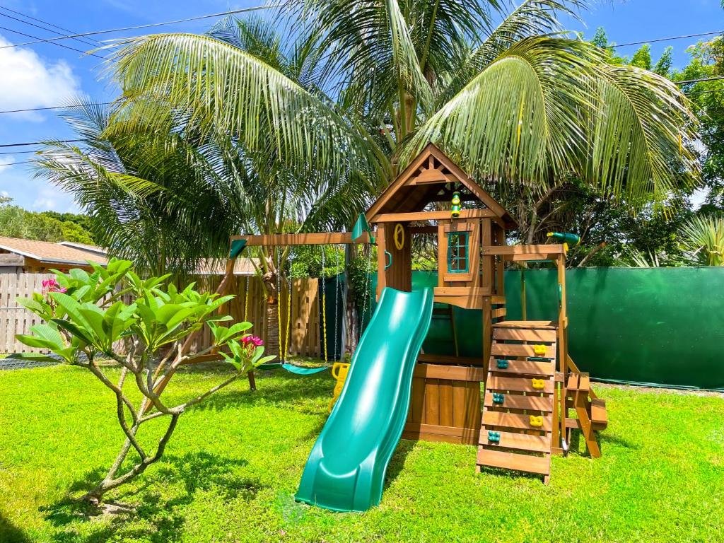 Вилла Stellar stay in wonderful 7bd villa Pool-Playground