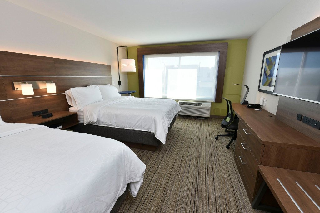 Standard quadruple chambre Holiday Inn Express & Suites Madisonville, an IHG Hotel