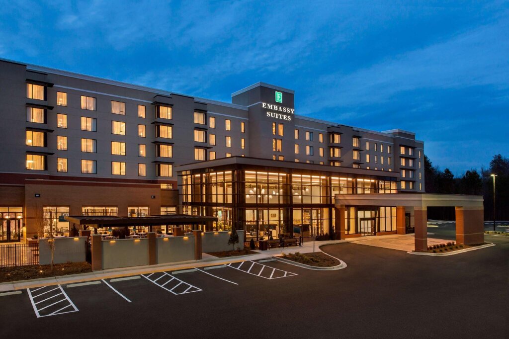 Люкс с 2 комнатами Embassy Suites by Hilton Atlanta NE Gwinnett Sugarloaf