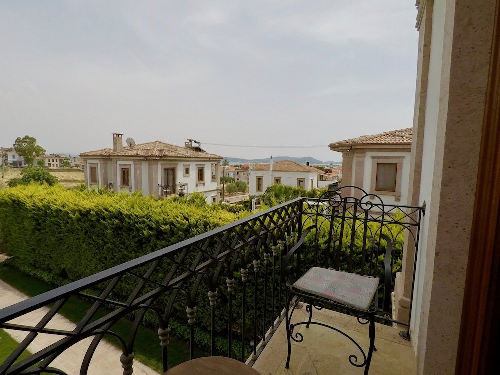 Deluxe Double room with balcony and with partial sea view Tas Bahce Hotel Cunda