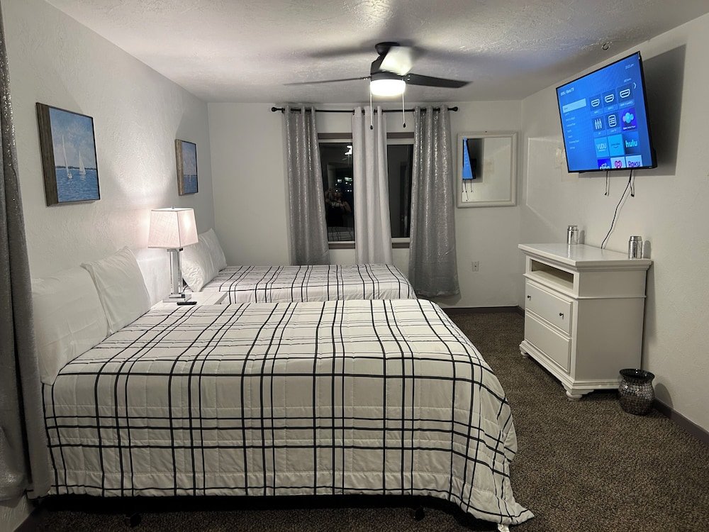 Premier Suite Newport Bay Motel