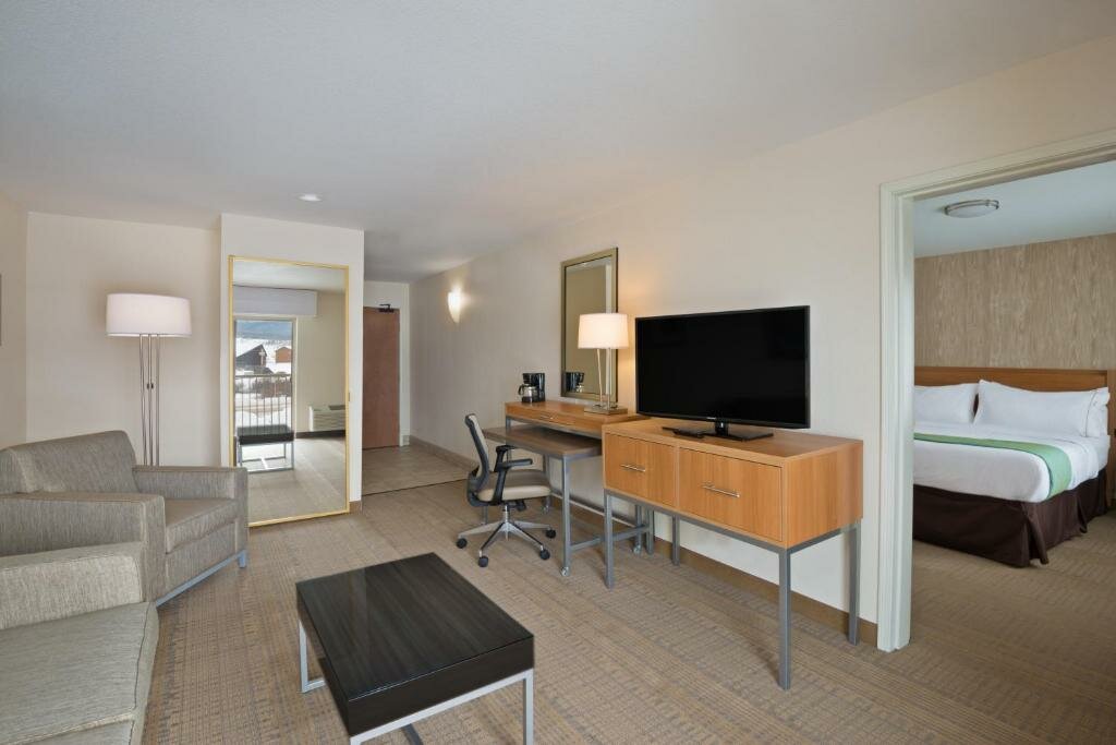 Suite 1 dormitorio Holiday Inn Express Hotel & Suites Fraser Winter Park Area, an IHG Hotel