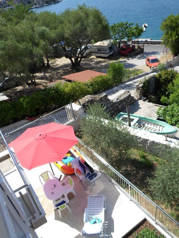 Apartment with balcony and with sea view Hera Apartment