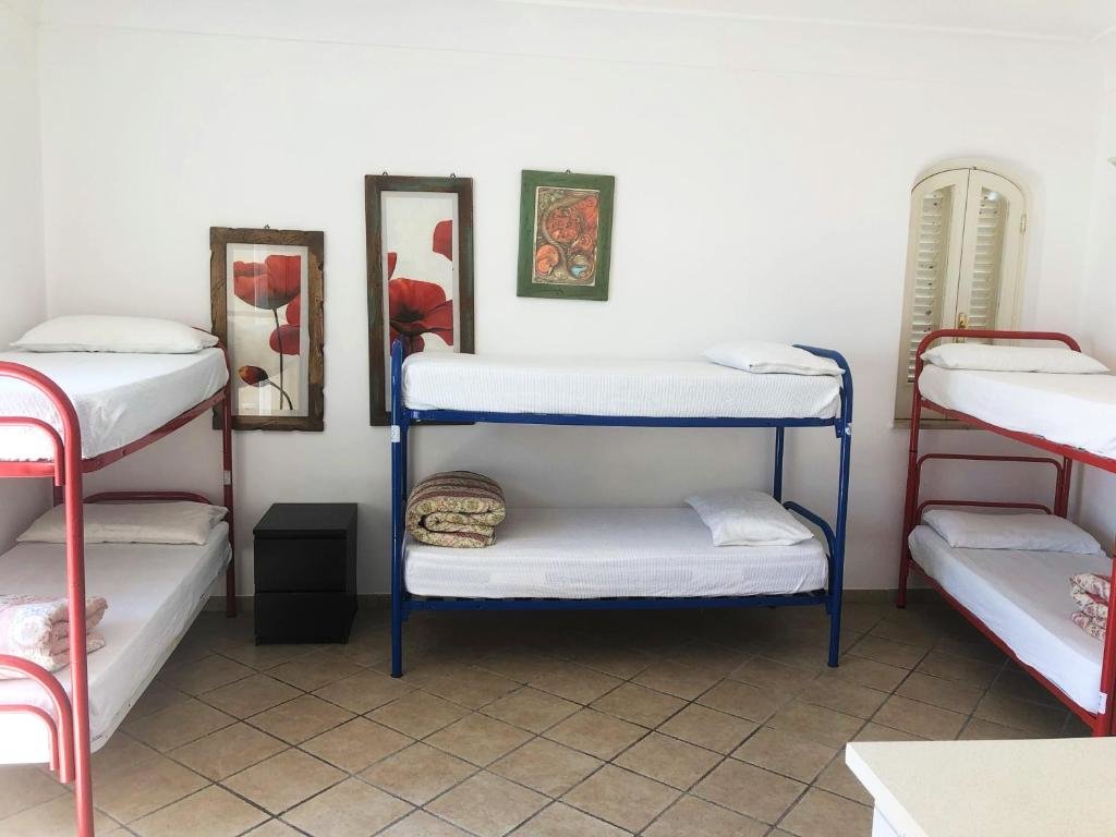 Кровать в общем номере Hostel Brikette
