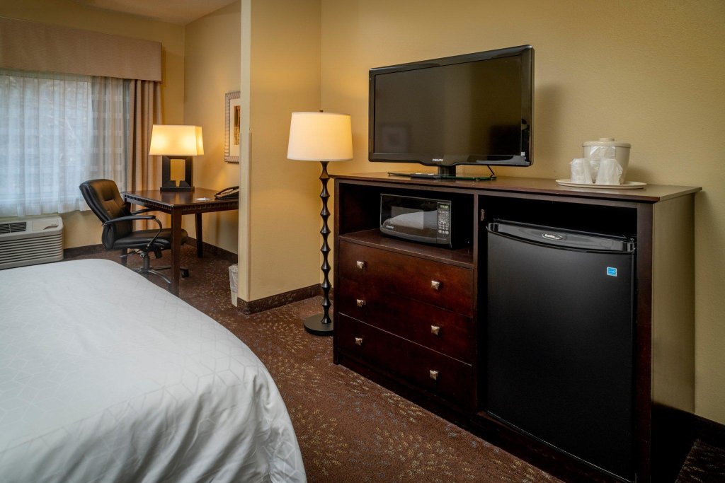 Четырёхместный номер Standard Holiday Inn Express - Charleston/Kanawha City, an IHG Hotel