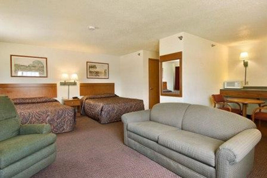 Suite Wamego Inn and Suites