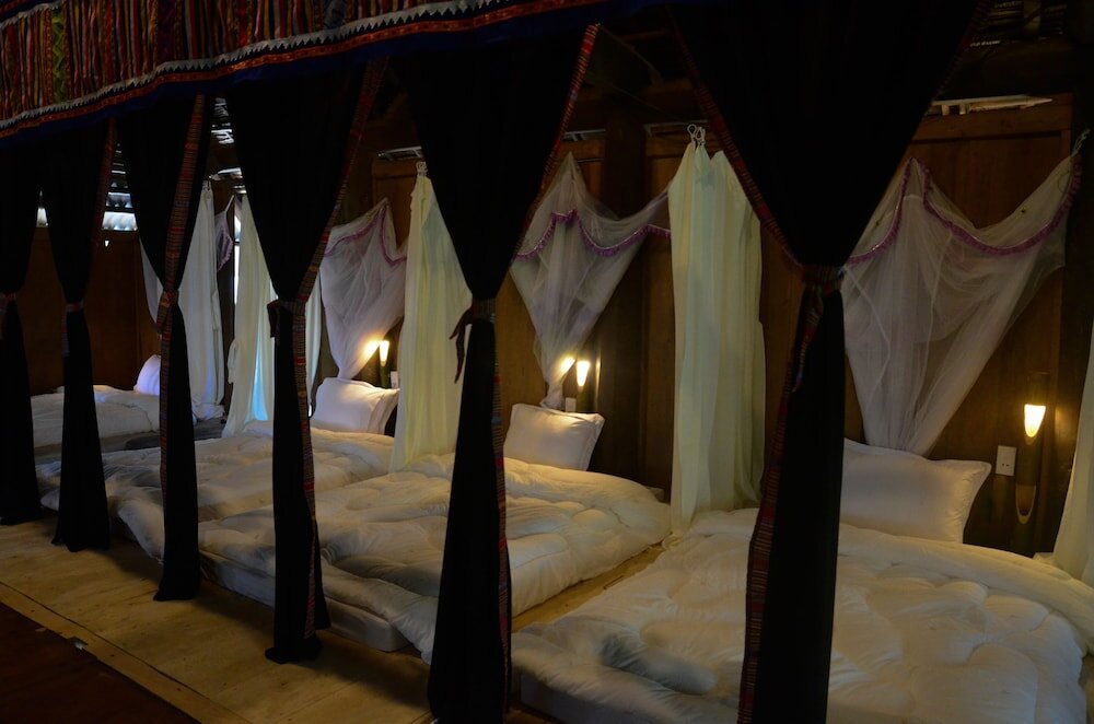 Кровать в общем номере Pu Luong Nature Lodge