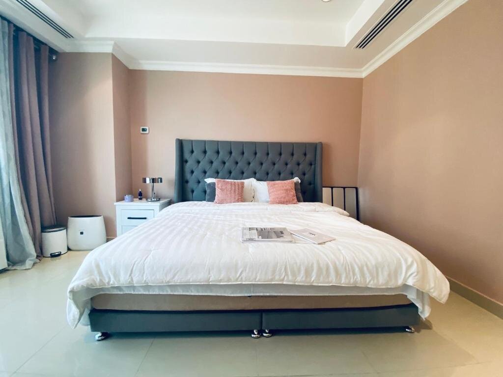 Apartment 2 Bedroom Flat in the Heart of Qatar Pearl