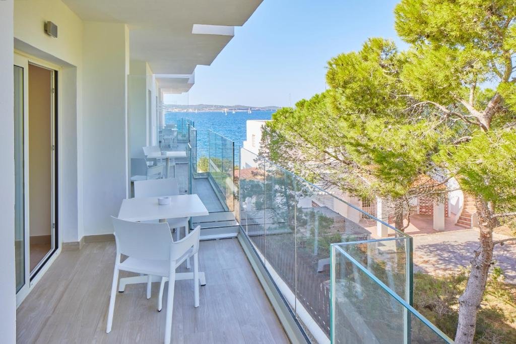 Люкс с частичным видом на море Sol Bahía Ibiza Suites