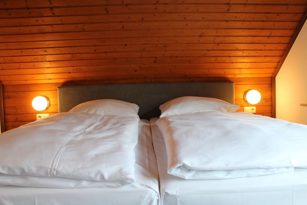 2 Bedrooms Standard Quadruple room with lake view Bescheider Mühle