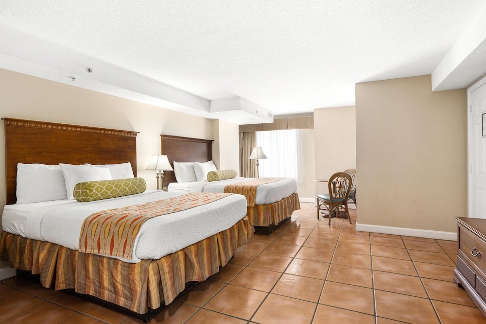 Четырёхместный номер Standard Tidelands Caribbean Boardwalk Hotel and Suites