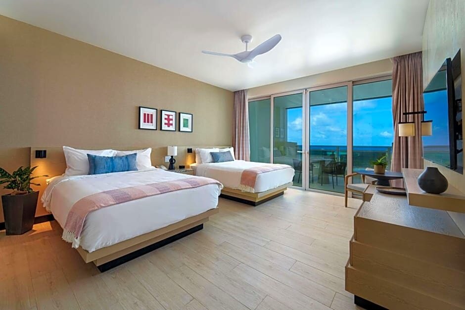 Standard Quadruple room with ocean view Wyndham Grand Barbados Sam Lords Castle