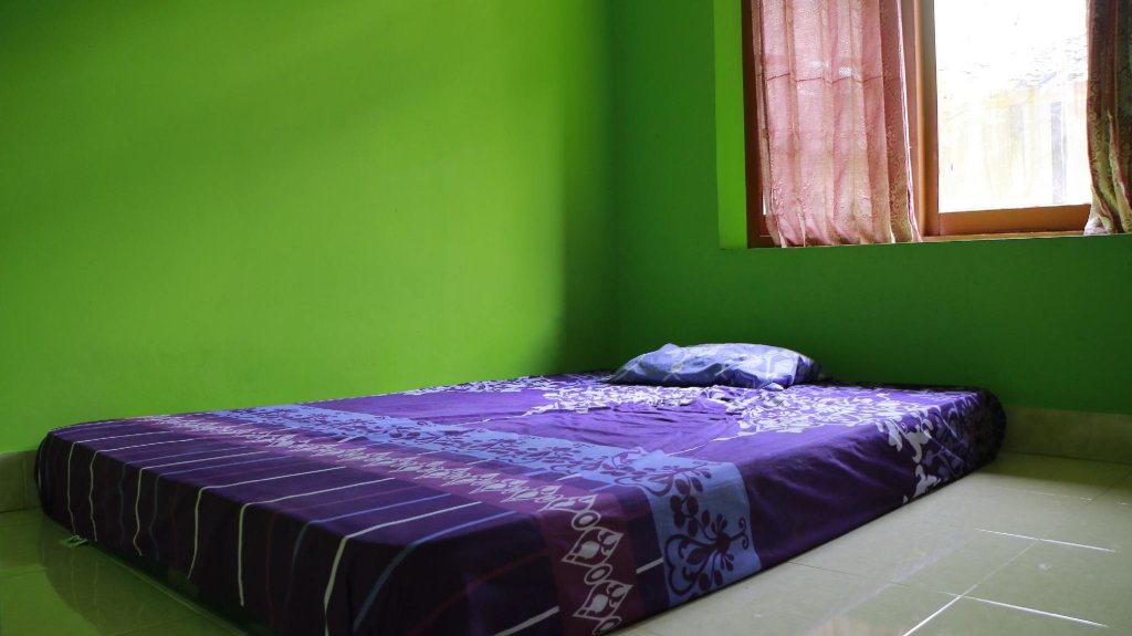 Кровать в общем номере (женский номер) Homestay Mbak Karti