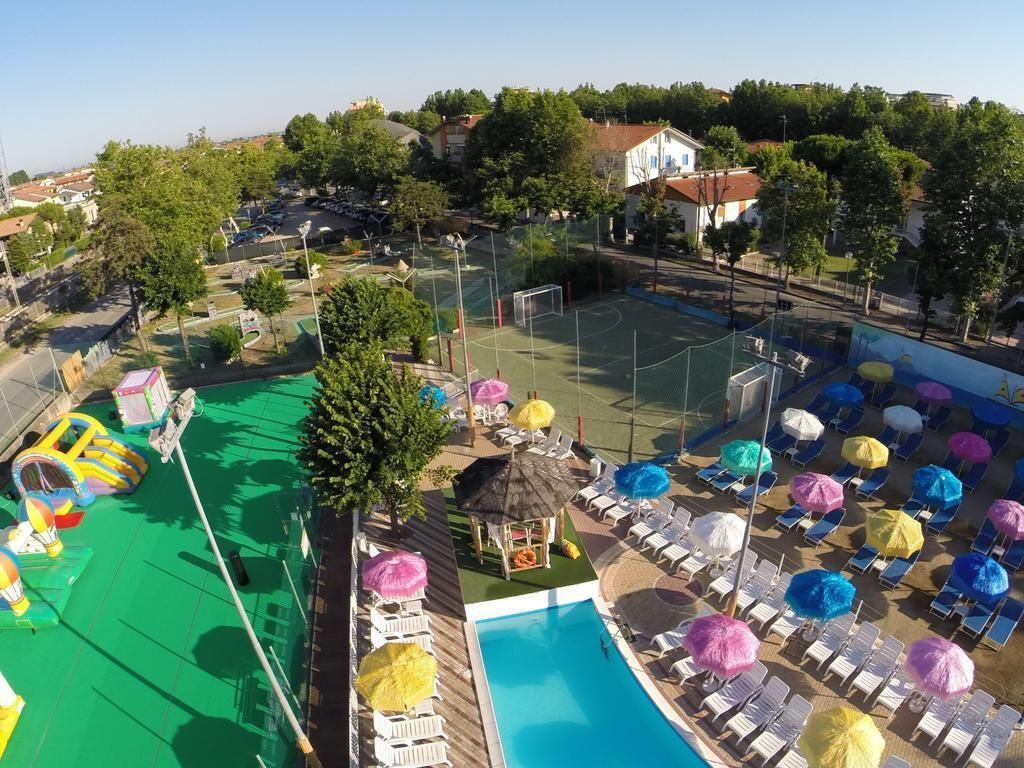 Отель Color Metropolitan Family Hotel 3* (23 отзыва) в Чезенатико,  Побережье Римини. Забронировать Color Metropolitan Family Hotel 3*. Оплата  картами МИР.