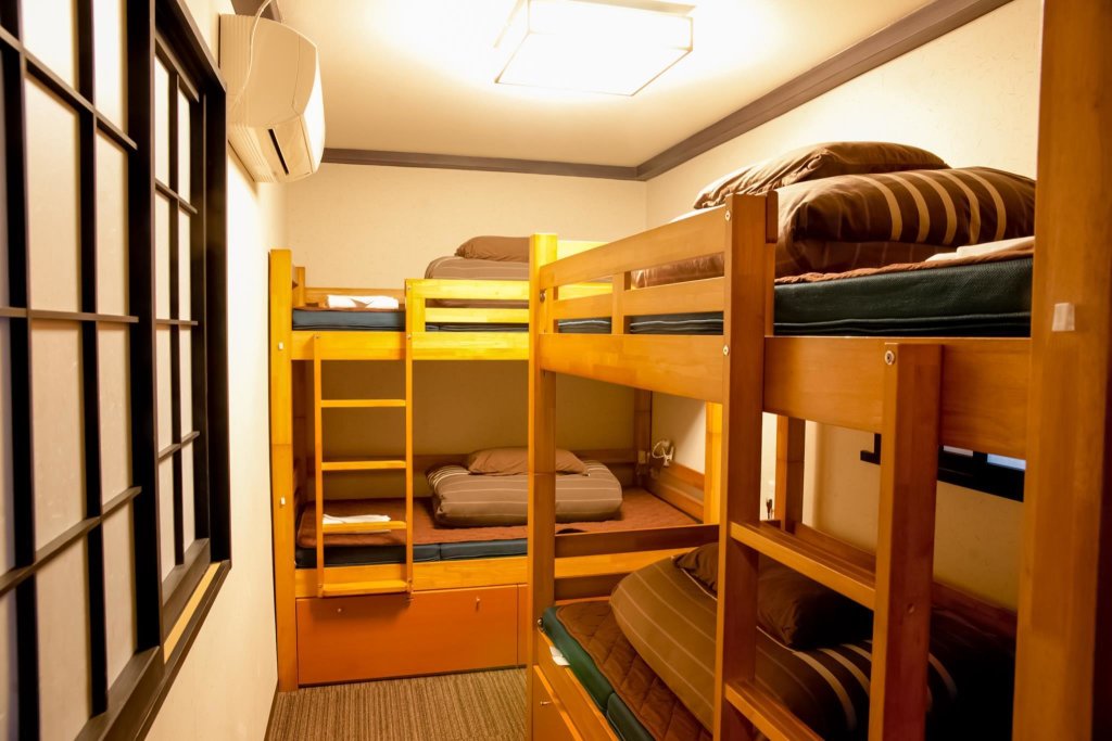 Cama en dormitorio compartido K's House Tokyo Oasis - Asakusa Downtown
