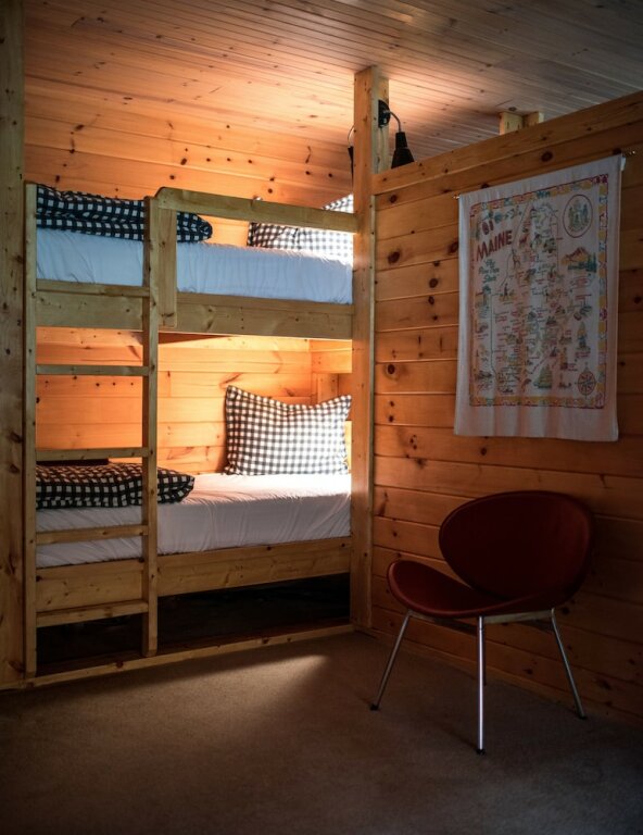 Кровать в общем номере Hostel Of Maine