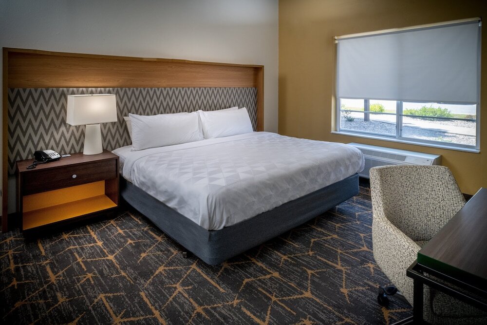 Suite 1 camera da letto Holiday Inn Hotel & Suites Beckley, an IHG Hotel