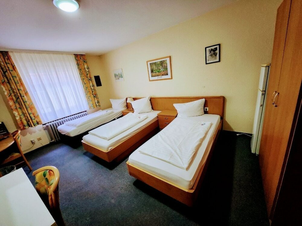 Standard Dreier Zimmer HOTEL Schiff Rastatt