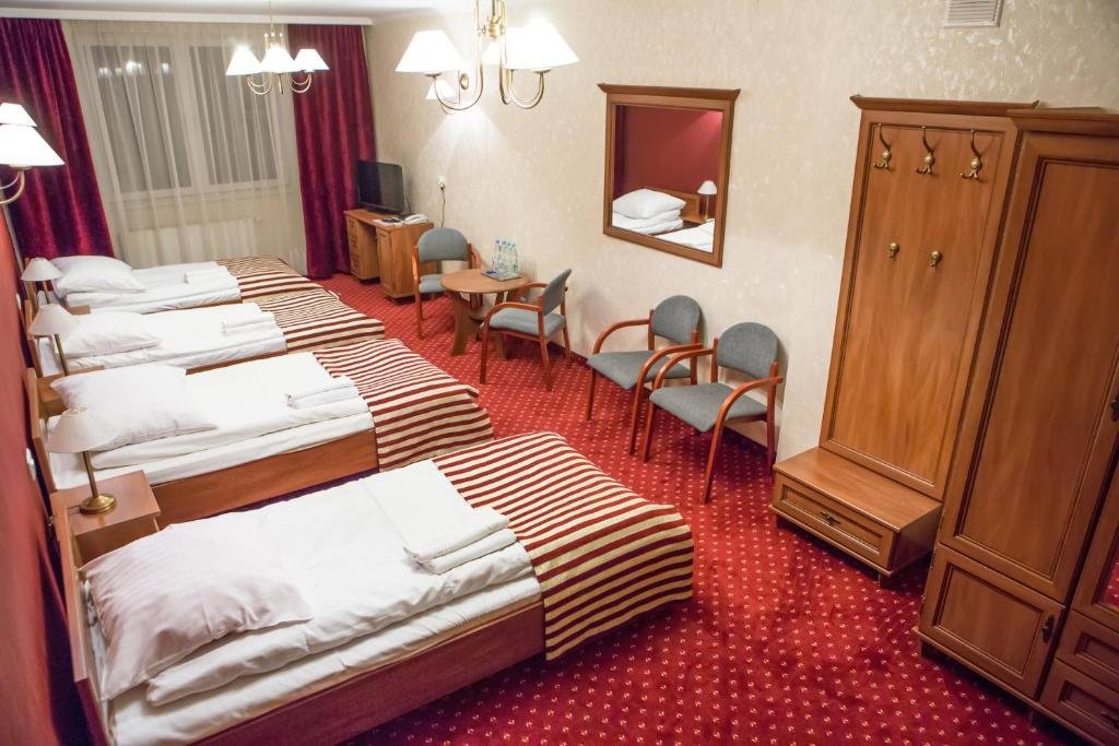 Standard Quadruple room Hotel Lord Dębica
