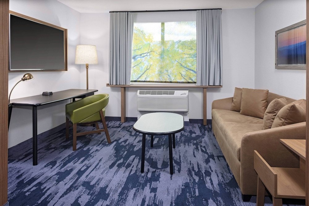 Четырёхместный люкс Fairfield Inn & Suites by Marriott Indianapolis Greenfield