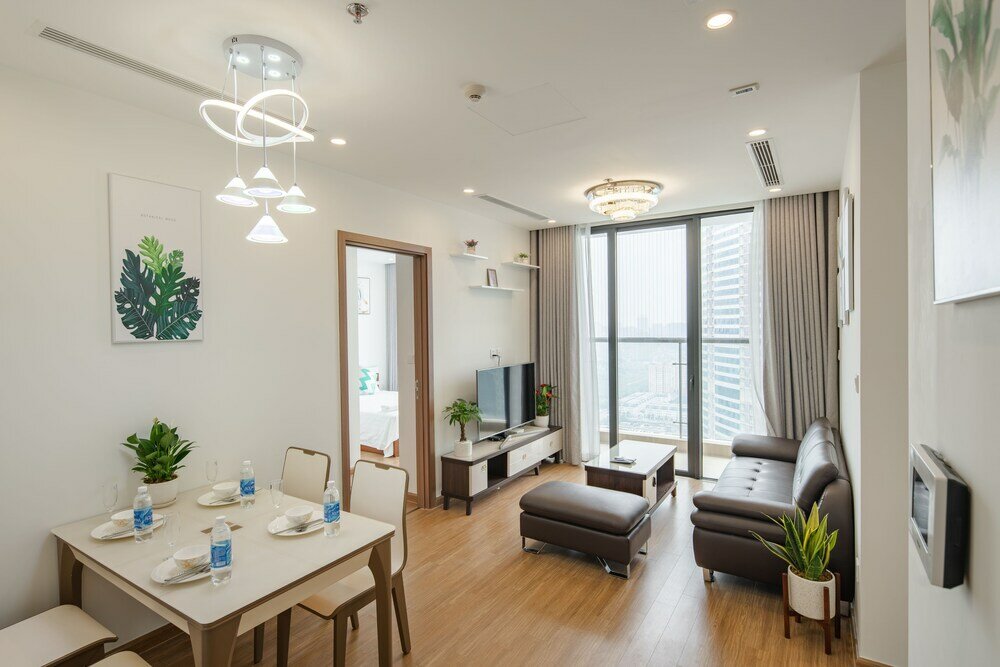 Апартаменты Luxury с 2 комнатами с балконом и с видом на город Lilyhome - Vinhomes Skylake Services Apartment