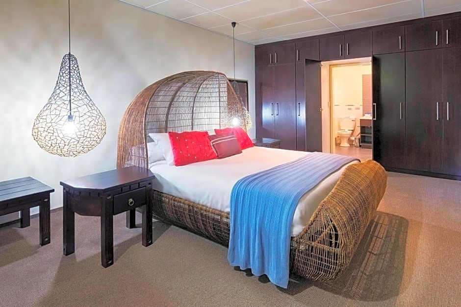 Номер Luxury Protea Hotel by Marriott Zambezi River Lodge