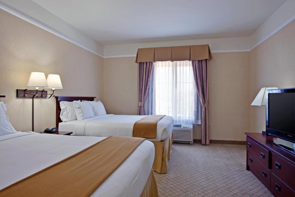 Люкс c 1 комнатой Holiday Inn Express Hotel & Suites San Dimas, an IHG Hotel