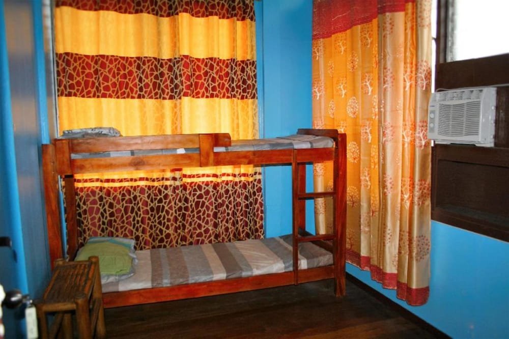 Кровать в общем номере 8th Street Guesthouse Sto Nino Cebu - Hostel