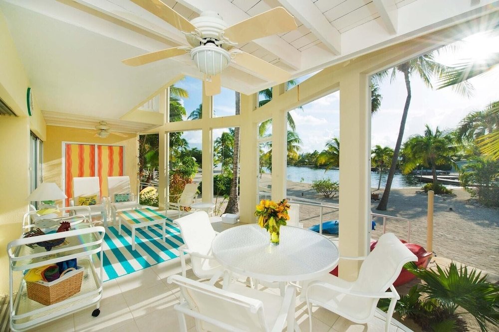 Cabaña 2 dormitorios Kai Time IH #14 by Grand Cayman Villas & Condos