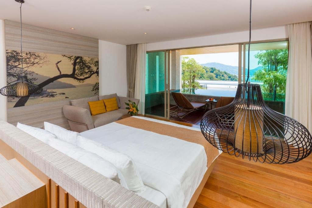 Двухместный Pool Suite с балконом Wyndham Grand Phuket Kalim Bay