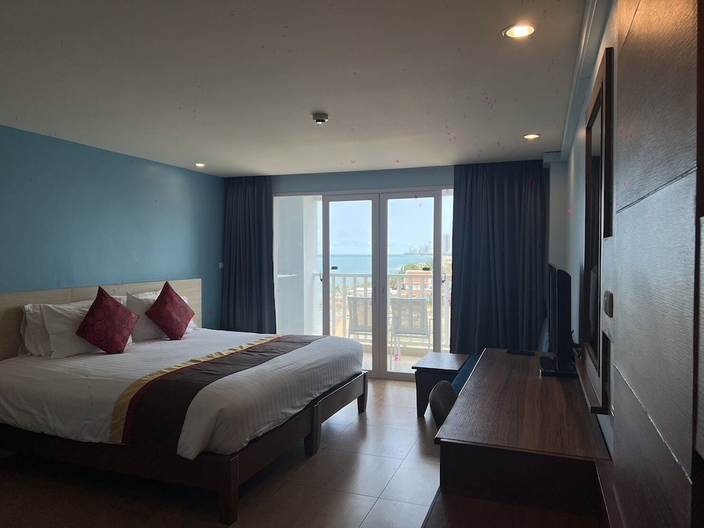 Двухместный номер Deluxe с балконом и с видом на море Saisawan Beach Resort