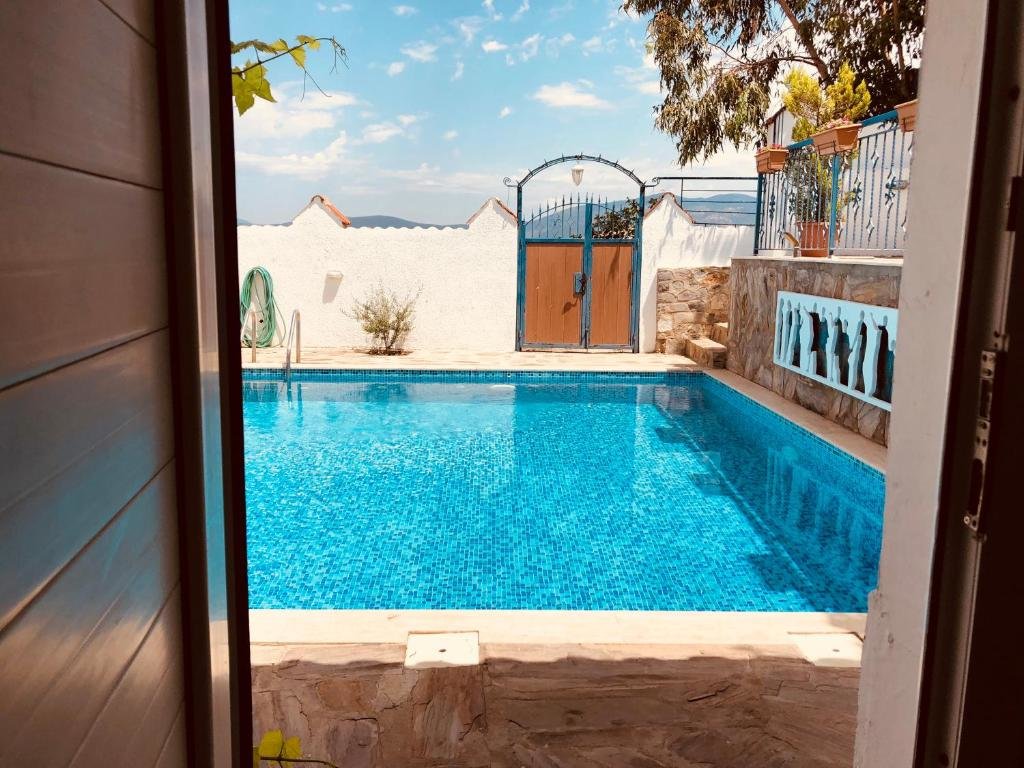 Standard Double room with pool view Villa Dreams