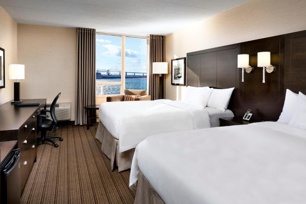 Двухместный номер Deluxe Delta Hotels by Marriott Sault Ste. Marie Waterfront