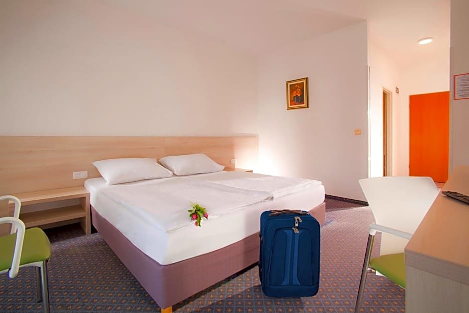 Komfort Zimmer mit Balkon und mit Poolblick Hotel Vesna