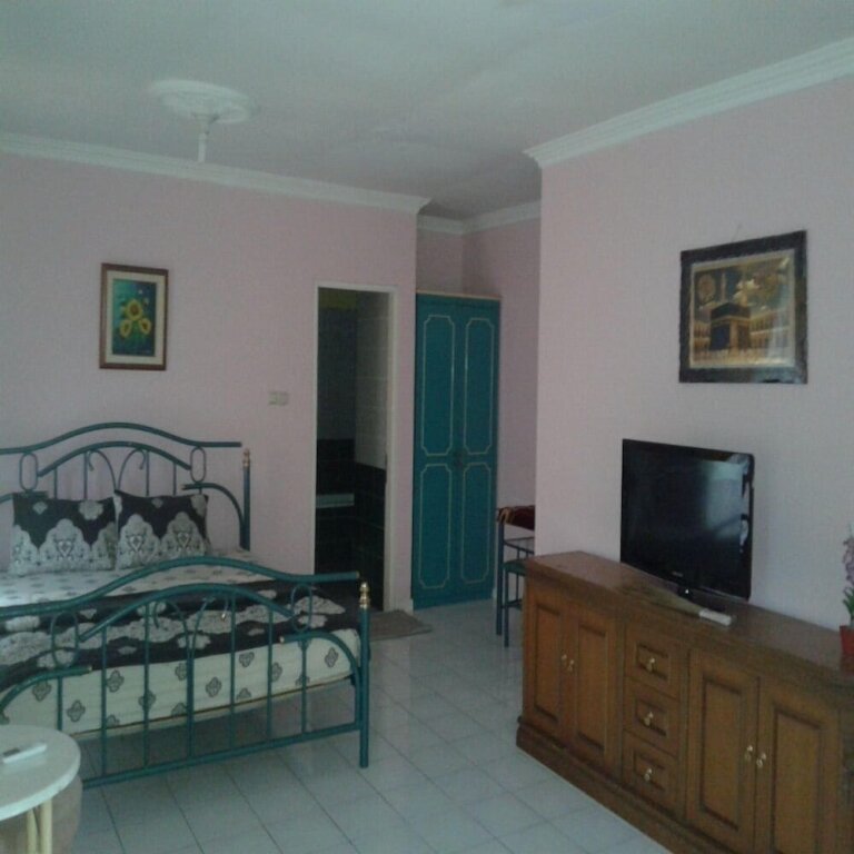 3 Bedrooms Villa Kota Bunga J