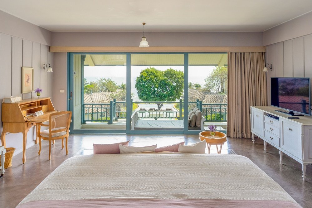Люкс с балконом и с видом на море Devasom Hua Hin Resort