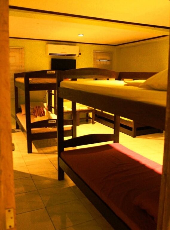 Кровать в общем номере JORIVIM Apartelle